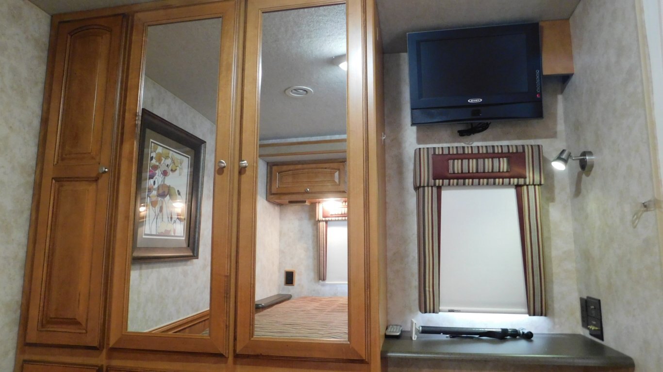 2011 Winnebago Vista 26P