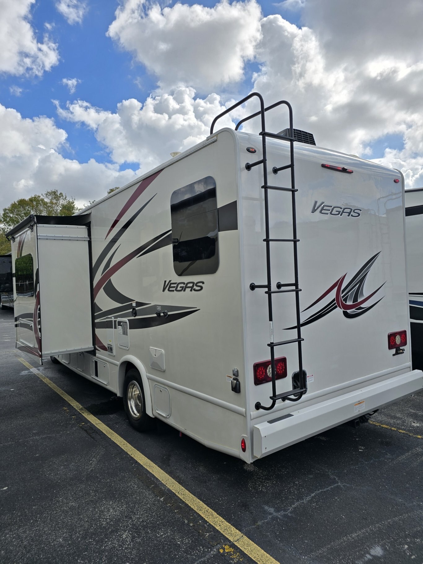 2021 Thor Motor Coach Hurricane 29M