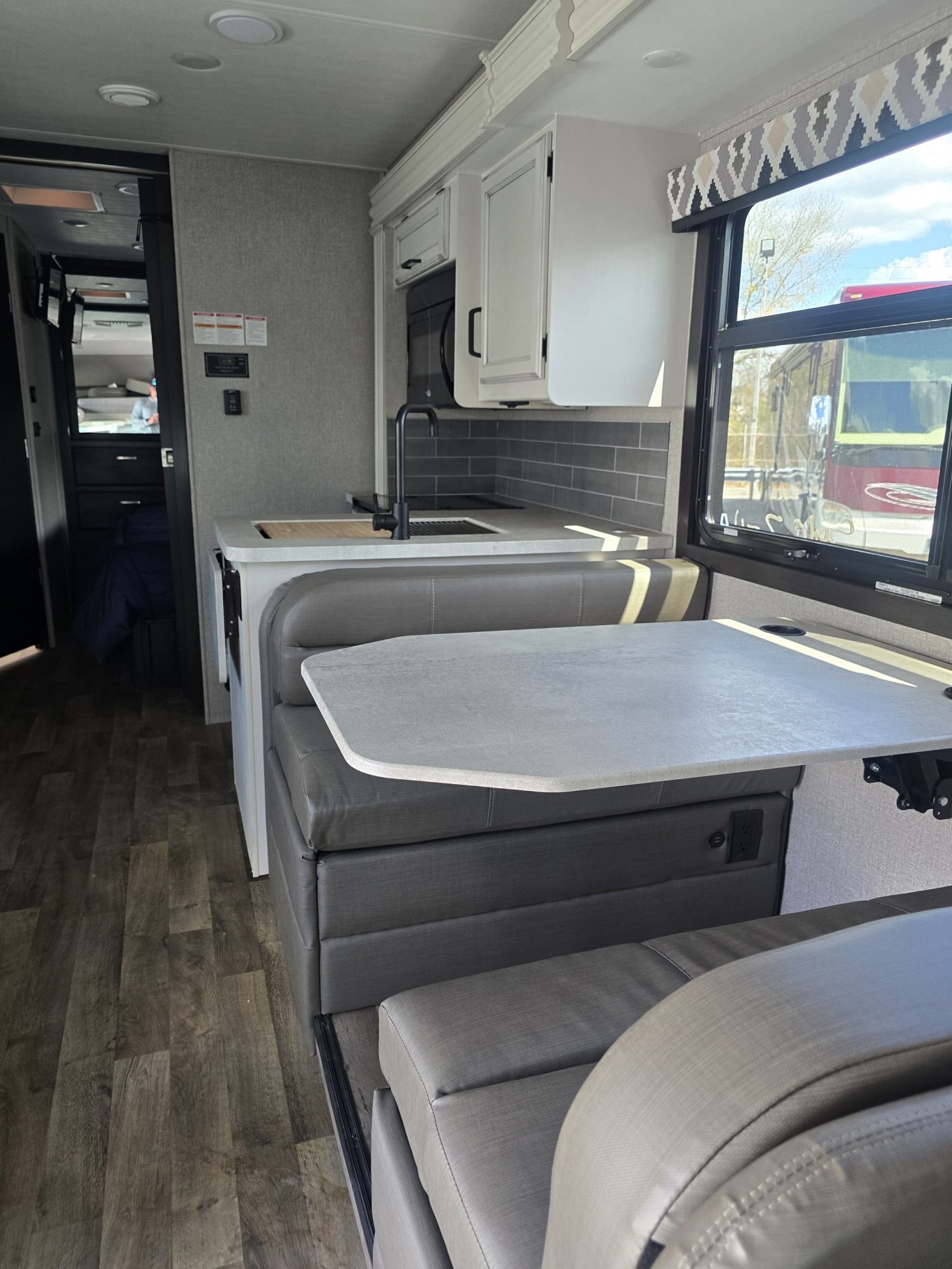 2018 Coachmen Mirada 35KB