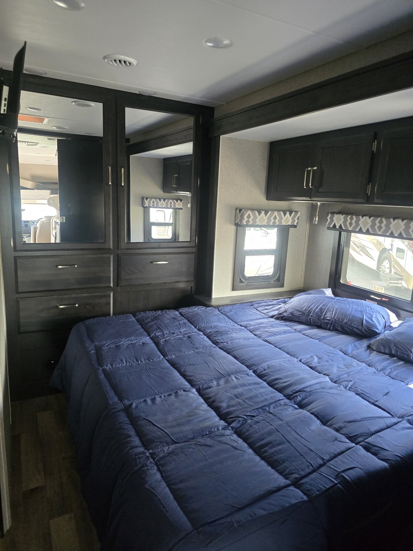 2017 Winnebago Navion 24G