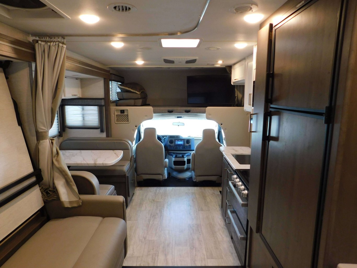 2024 Thor Chateau 25M