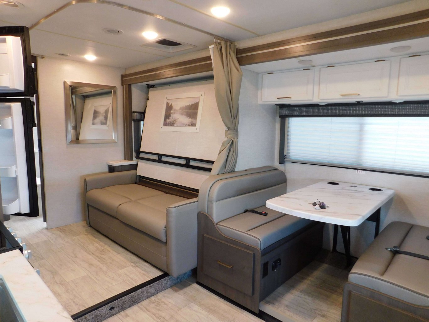 2024 Thor Chateau 25M