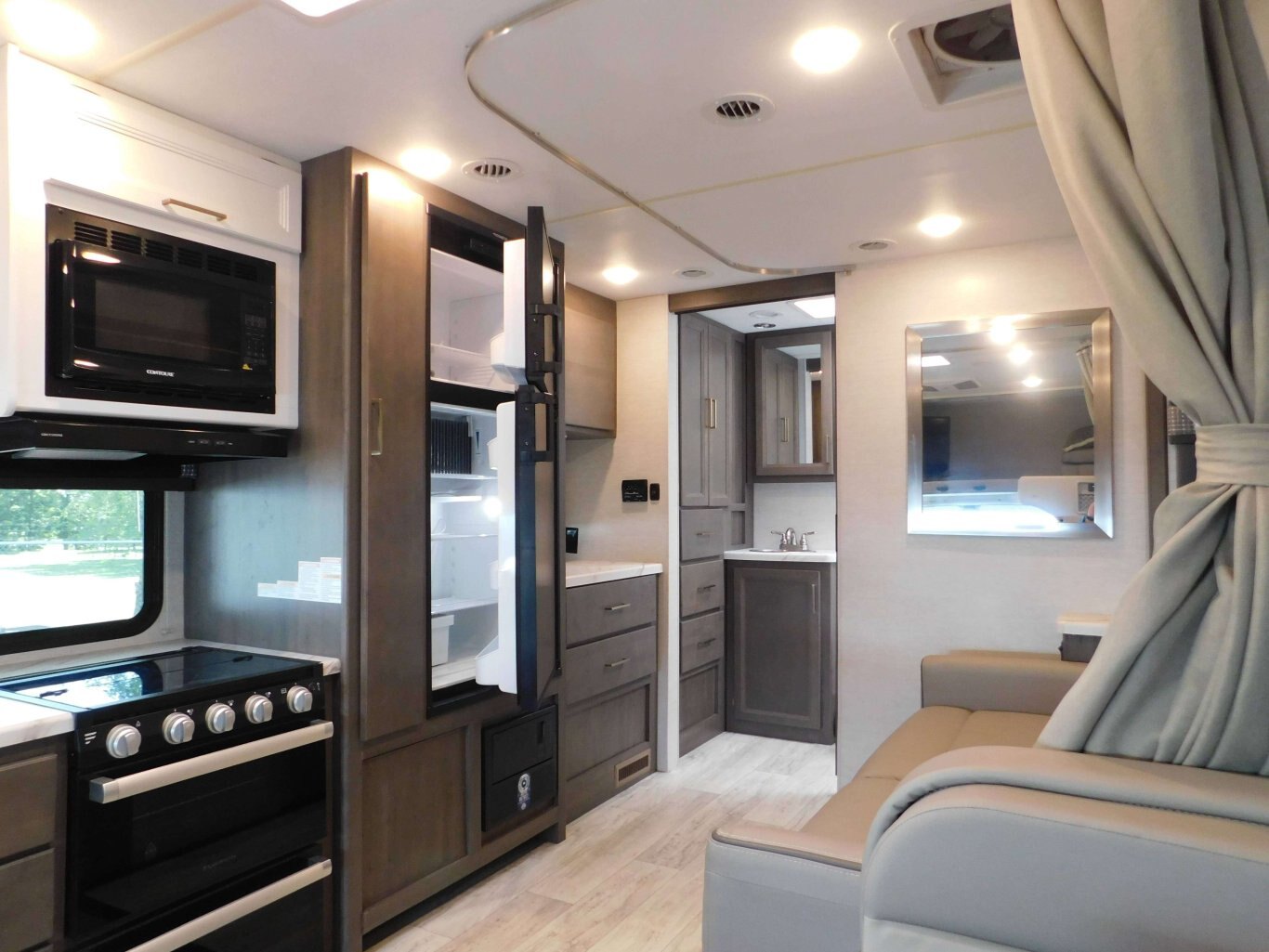 2024 Thor Chateau 25M