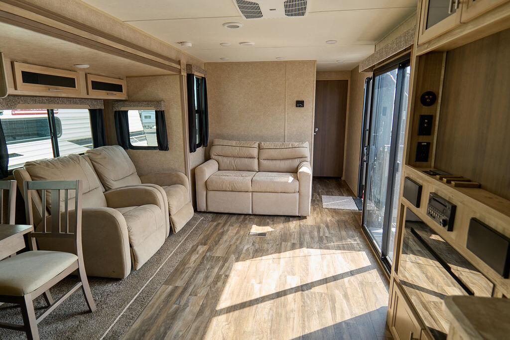 2020 Coachmen Catalina Legacy Edition 303RKP