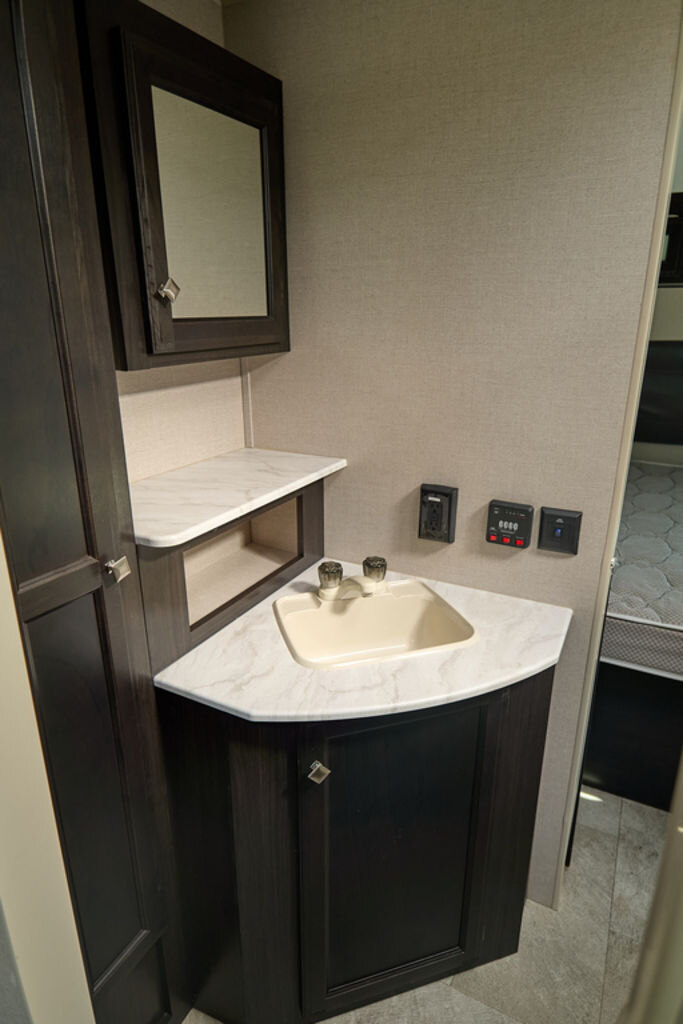 2019 Venture RV Sonic SN231VRL