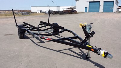 Remorque Bateau Ski/Wake 2025 Remeq RS19S-1 Noir avec Freins pour Moteur Inboard, peut faire sur d'autres bateaux.