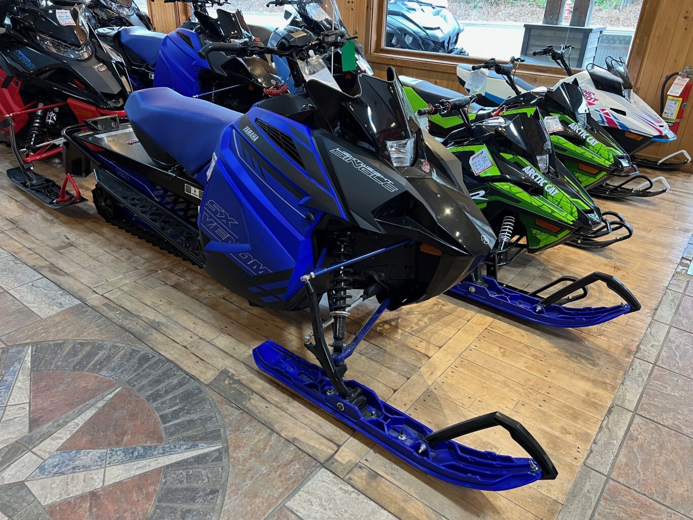 Motoneige 2023 Yamaha SXVENOM 121cm Bleu Modèle Piste/Sport Liquidation Finale Dernier en Inventaire!