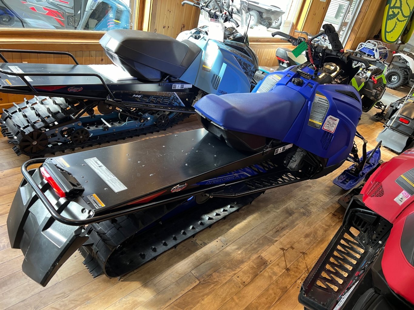 Motoneige 2023 Yamaha SXVENOM MOUNTAIN 146 Bleu Modèle Hors Piste Montagne Liquidation Finale 4X en Inventaire!