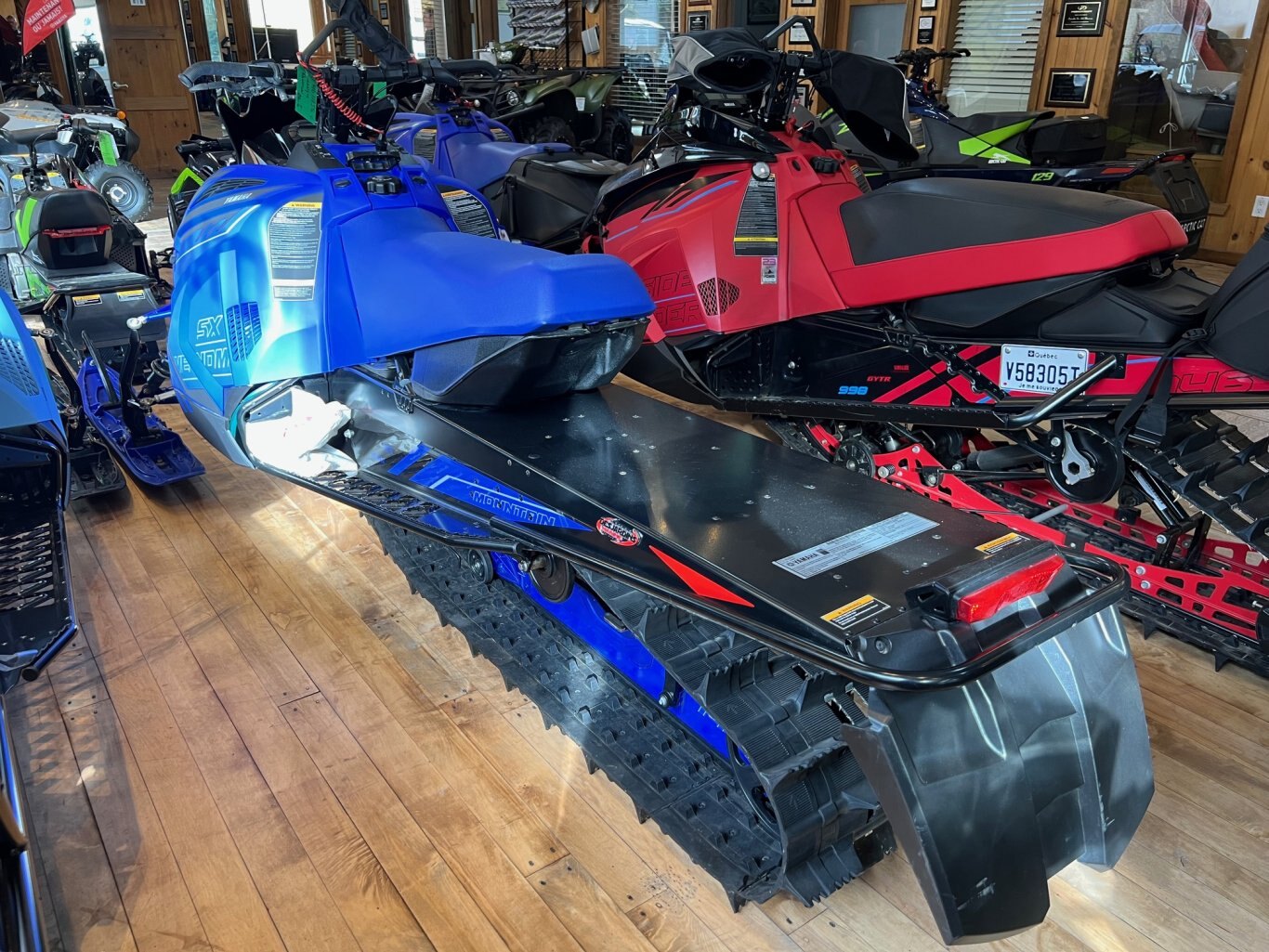 Motoneige 2023 Yamaha SXVENOM MOUNTAIN 146 Bleu Modèle Hors Piste Montagne Liquidation Finale 4X en Inventaire!