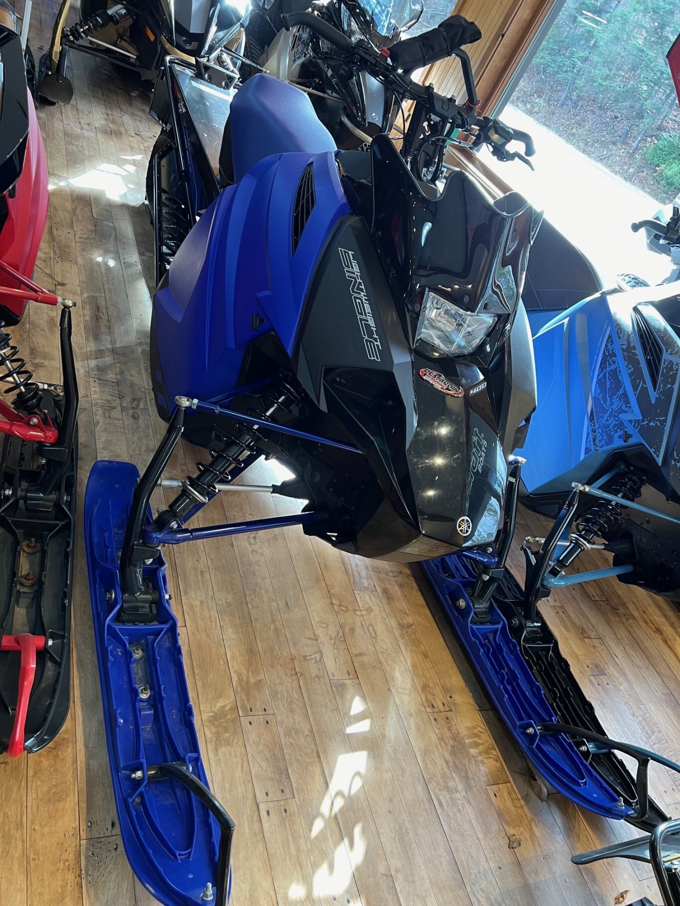 Motoneige 2023 Yamaha SXVENOM MOUNTAIN 146 Bleu Modèle Hors-Piste Montagne Liquidation Finale 4X en Inventaire!