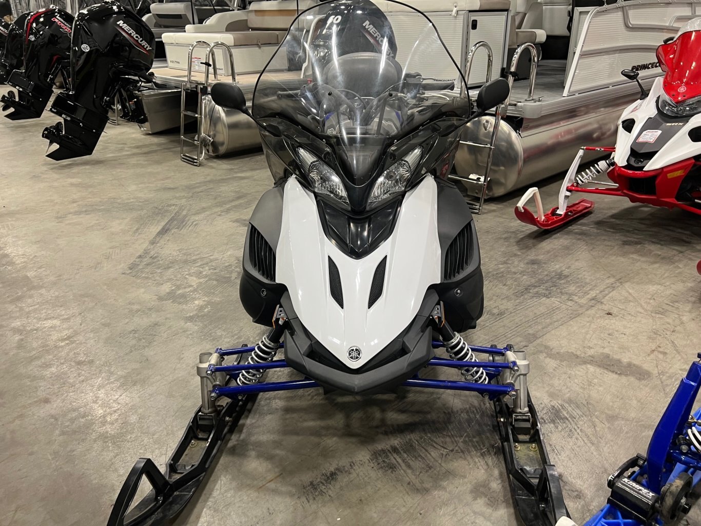 Motoneige 2021 Yamaha RS Venture TF Blanc & Bleu Modèle Touring / Piste à ne pas Manquer!