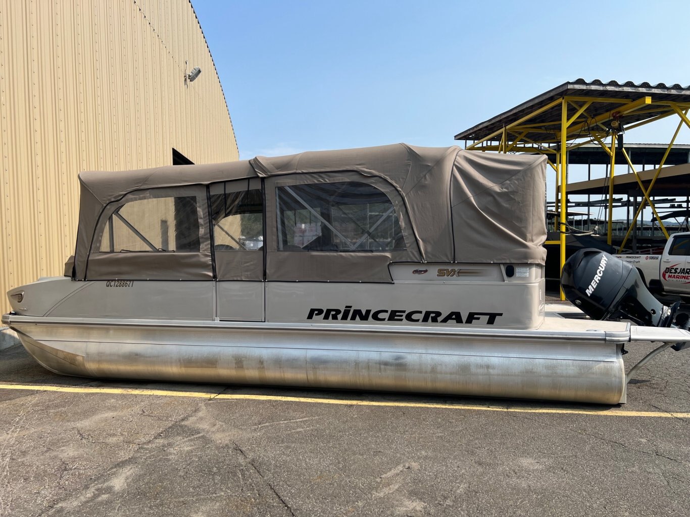 Ponton Princecraft Versaille SVX 25 2008 Beige Moteur 90hp Mercury Tout Équipé (Haut de Gamme) Toit Campeur (neuf) Évier & Système de Sons