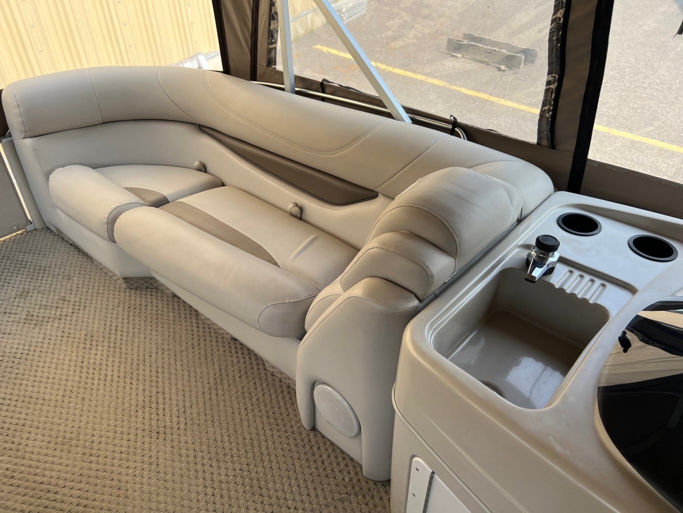 Ponton Princecraft Versaille SVX 25 2008 Beige Moteur 90hp Mercury Tout Équipé (Haut de Gamme) Toit Campeur (neuf) Évier & Système de Sons