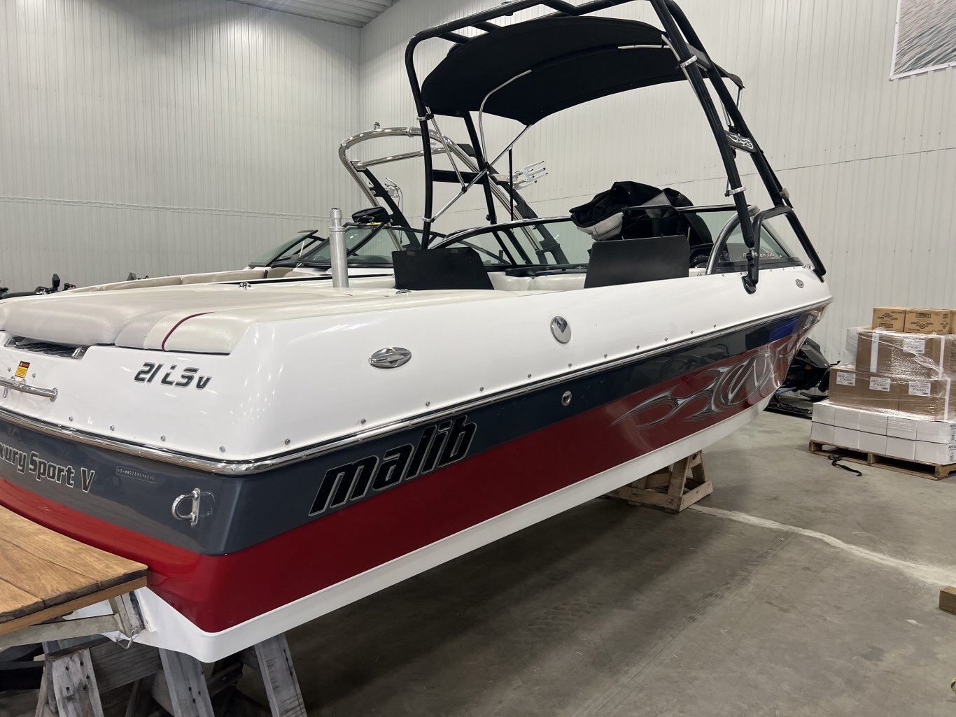 Bateau Malibu 2003 Wakesetter 21 LSV 2003 Gris/Rouge bien équipé avec Wedge Tour Swoop, Toit Bimini