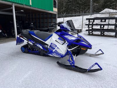 Motoneige Yamaha Sidewinder L-TX SE 2017 Bleu & Blanc Modèle Piste/Sport à ne pas manquer!
