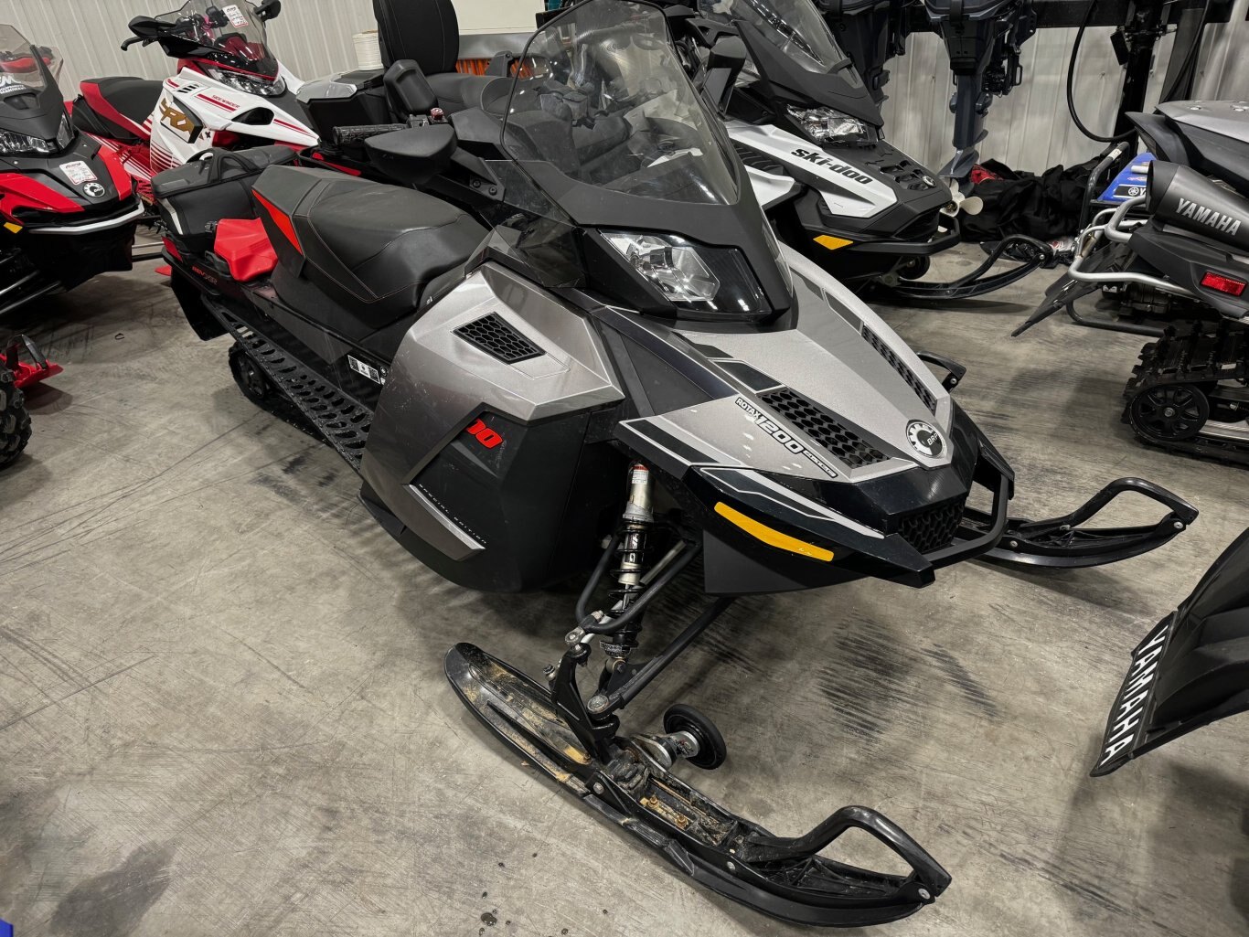 Motoneige Skidoo GSX 1200 2013 Grise Modèle Touring / Sport à ne pas manquer!