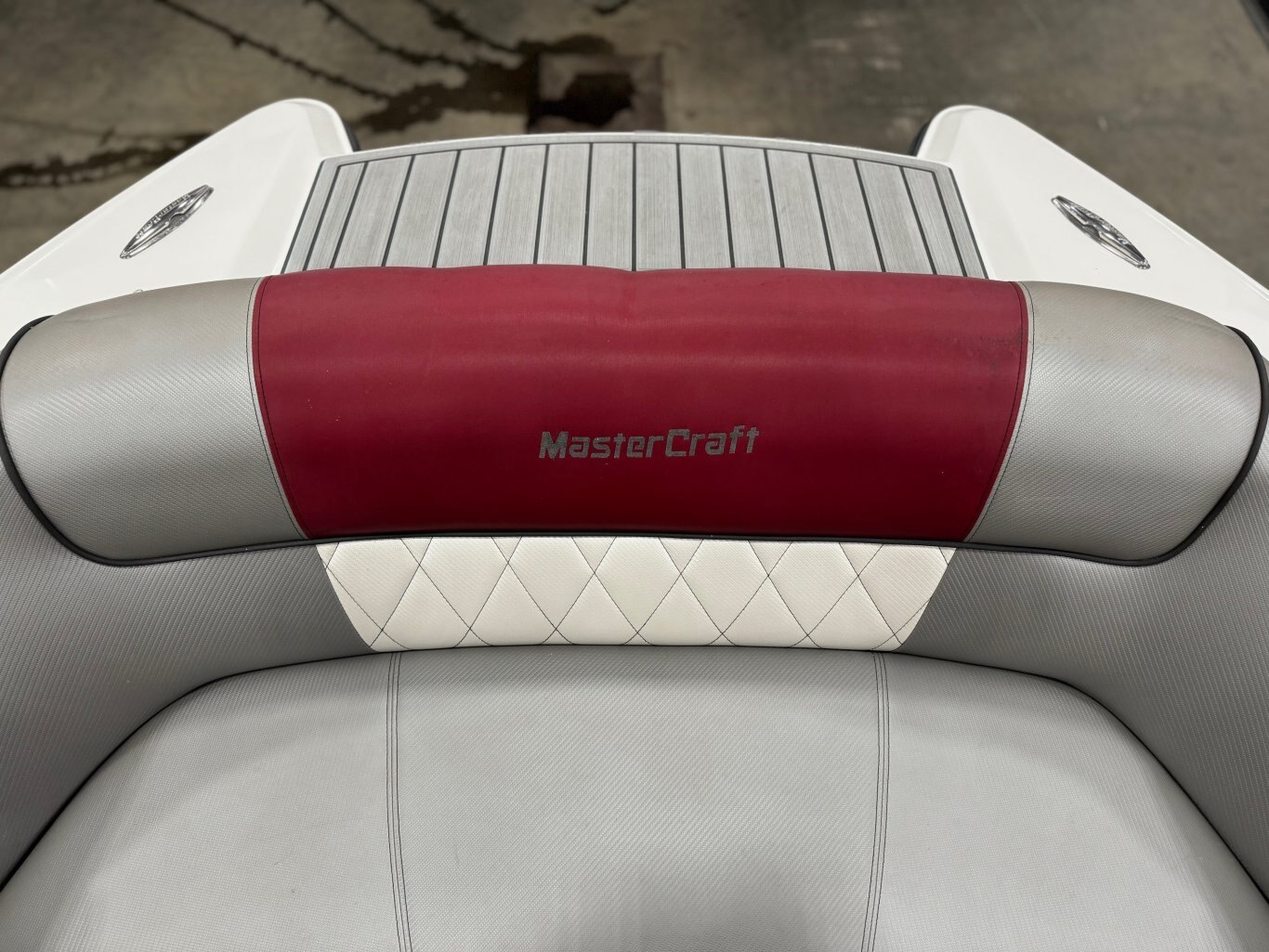 Bateau Mastercraft X2 2011 Rouge & Noir avec remoque simple galvaniser Complèment Équipé pour le Wakesurf!