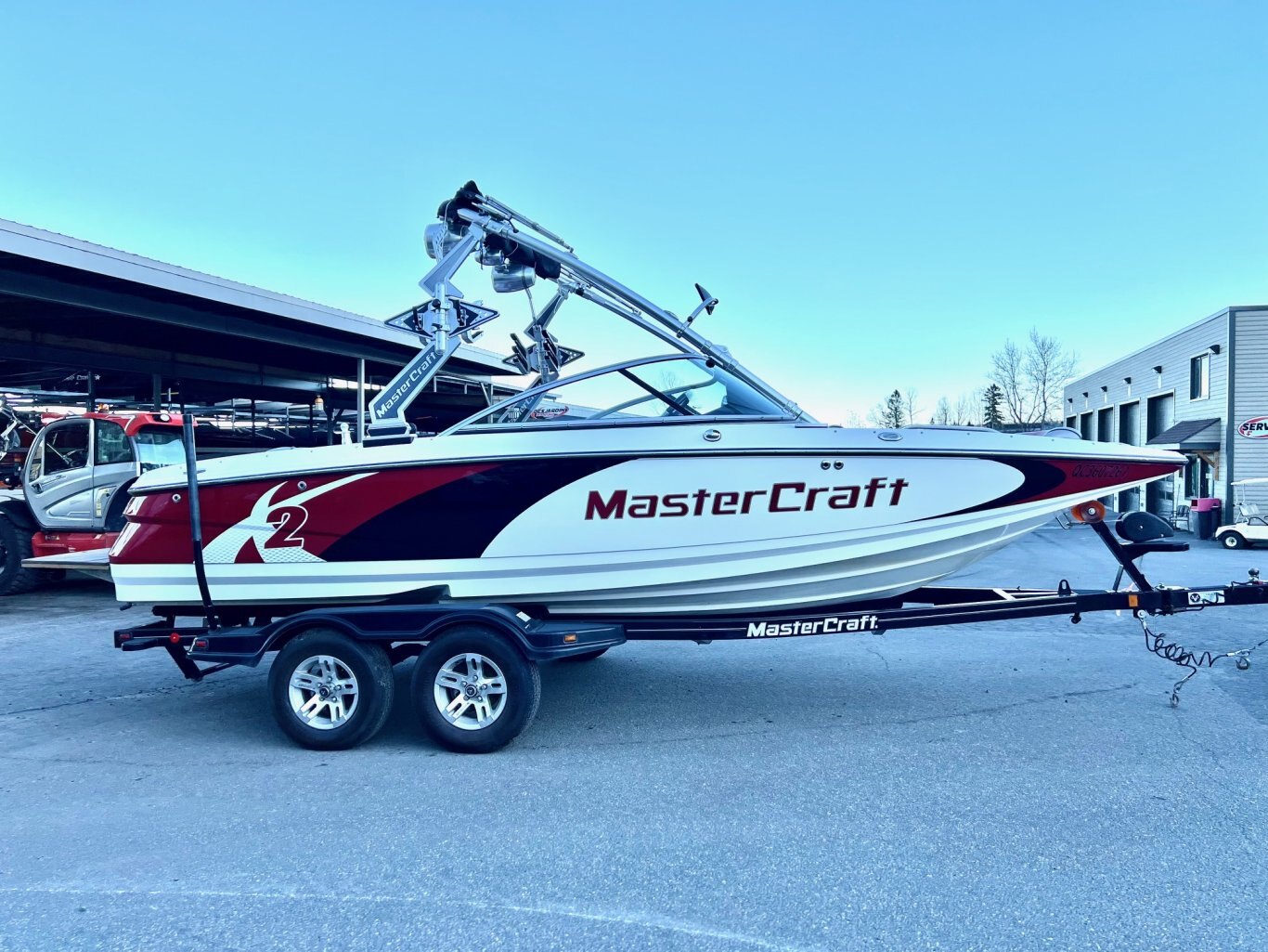 Bateau Mastercraft X2 2011 Rouge & Noir avec remoque Mastercraft Double Complètement Équipé pour le Wakesurf!