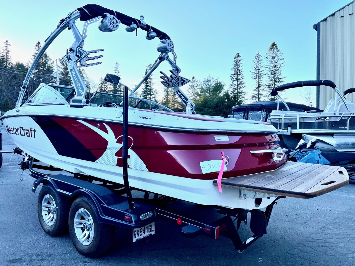 Bateau Mastercraft X2 2011 Rouge & Noir avec remoque Mastercraft Double Complètement Équipé pour le Wakesurf!