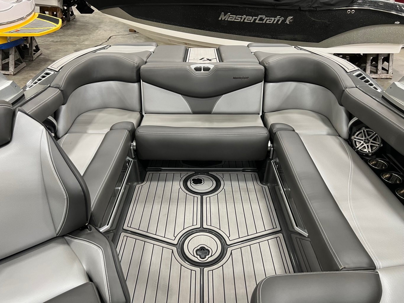 Bateau MASTERCRAFT XT21 2017 Gris deux Tons moteur Ilmor 367h complèment équipé pour le Wakesurf!