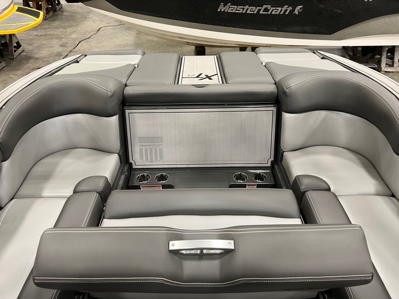 Bateau MASTERCRAFT XT21 2017 Gris deux Tons moteur Ilmor 367h complèment équipé pour le Wakesurf!