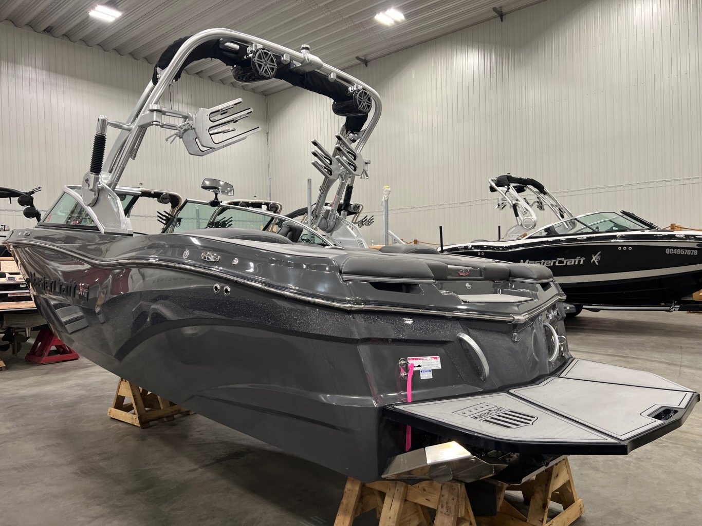 Bateau MASTERCRAFT XT21 2017 Gris deux Tons moteur Ilmor 367h complèment équipé pour le Wakesurf!