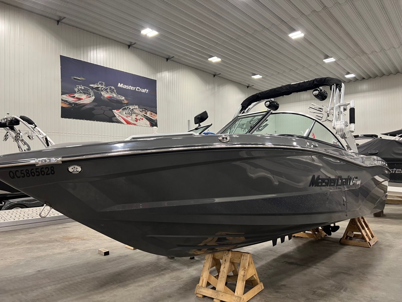 Bateau MASTERCRAFT XT21 2017 Gris deux Tons moteur Ilmor 367h complèment équipé pour le Wakesurf!