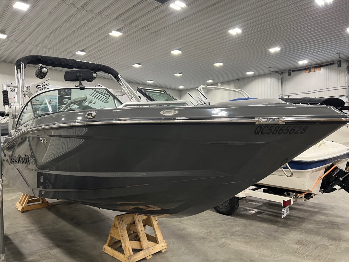 Bateau MASTERCRAFT XT21 2017 Gris deux Tons moteur Ilmor 367h complèment équipé pour le Wakesurf!