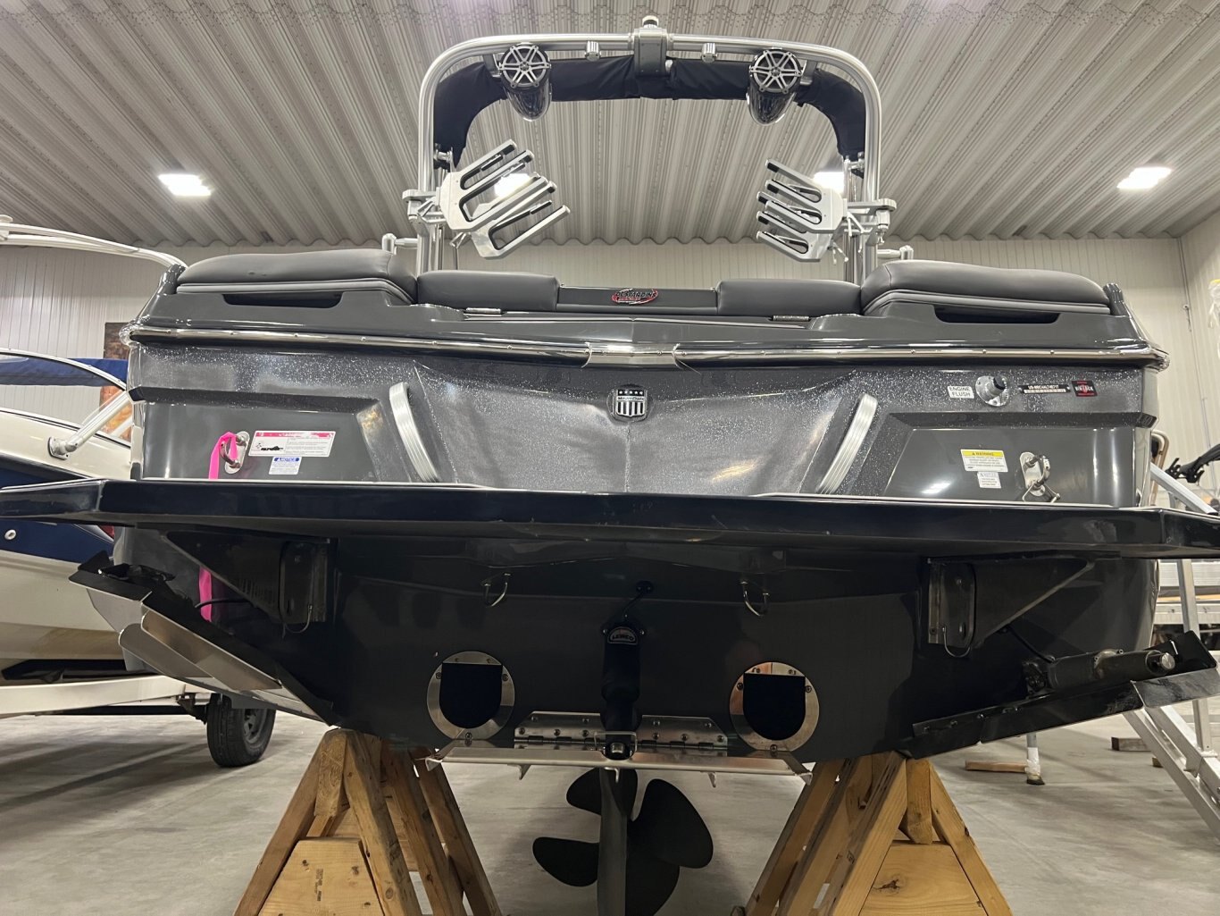 Bateau MASTERCRAFT XT21 2017 Gris deux Tons moteur Ilmor 367h complèment équipé pour le Wakesurf!