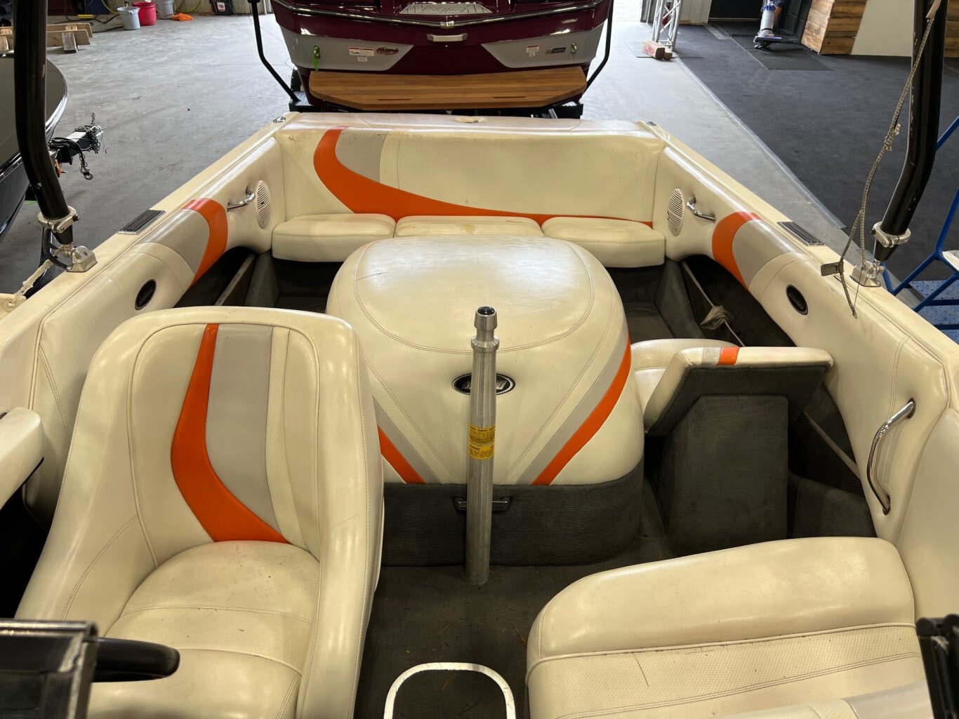 Bateau Malibu 2002 Wakesetter 21 MLS Orange/Gris moteur Indmar 5.7l 310hp, Tour Titan avec Accessoires & ''Wedge''