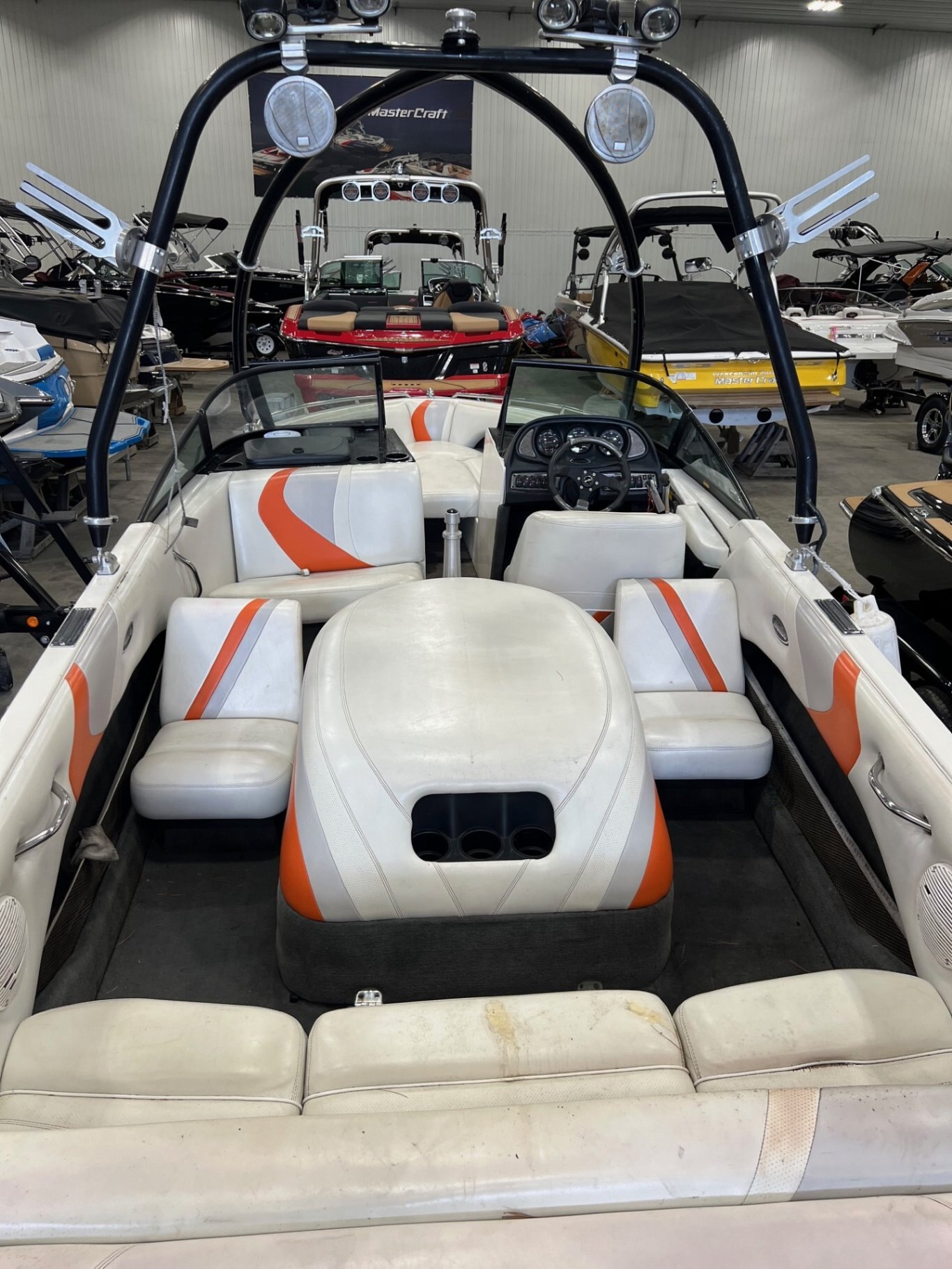 Bateau Malibu 2002 Wakesetter 21 MLS Orange/Gris moteur Indmar 5.7l 310hp, Tour Titan avec Accessoires & ''Wedge''