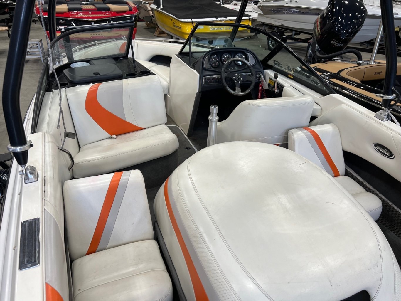 Bateau Malibu 2002 Wakesetter 21 MLS Orange/Gris moteur Indmar 5. 7l 310cv avec 335 heures, Tour Titan avec Accessoires & ''Wedge''