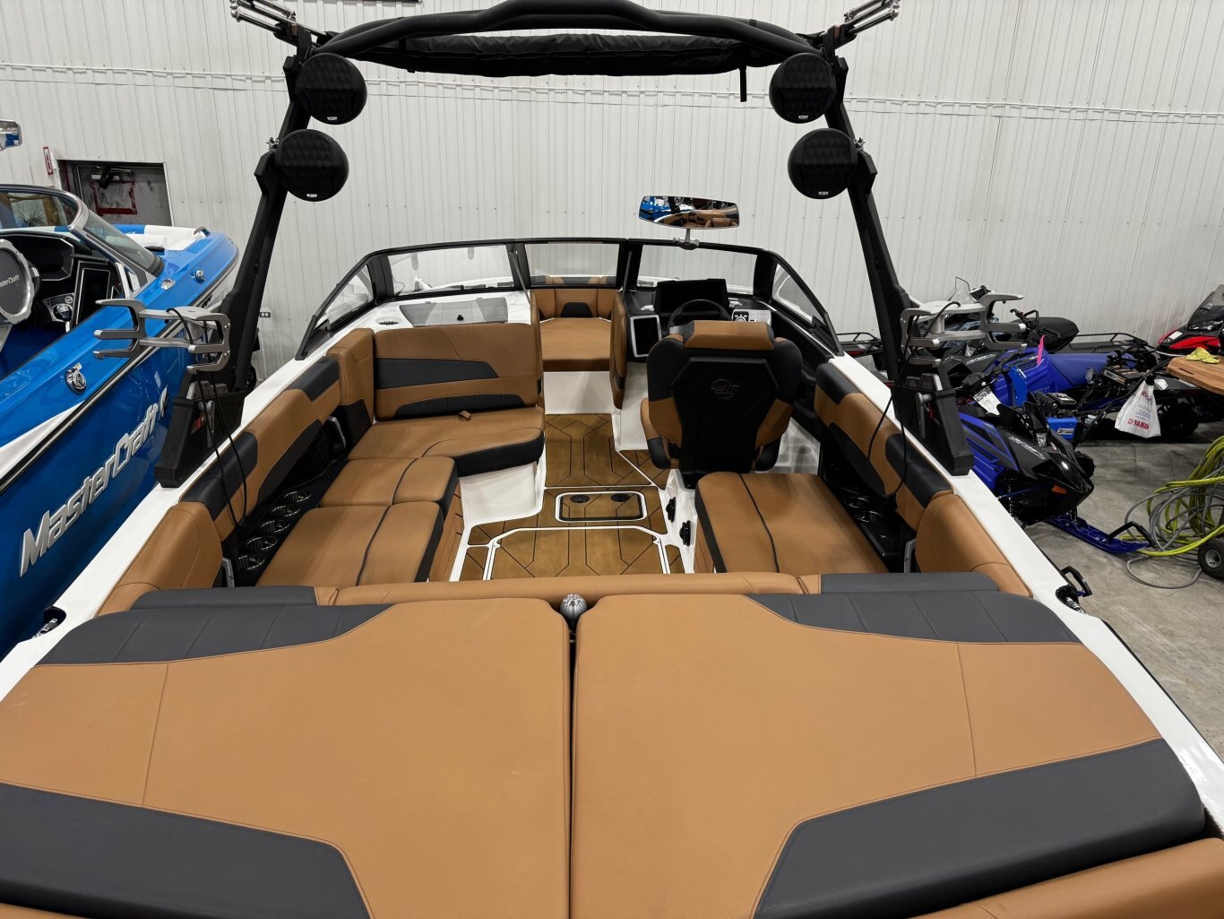 Bateau Malibu Wakesetter 22 lsv 2022 Or/Noir Métallique tout équipé avec Maliview & Le surf/Presets, Porte de surf, ''Power Wedge III''