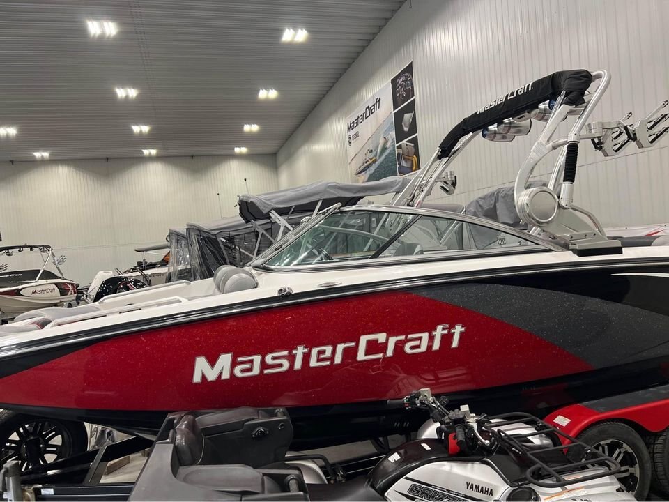 Bateau MasterCraft x35 2013 avec remorque MasterCraft Double Essieux Low Profile et moteur 6.2l Ilmore