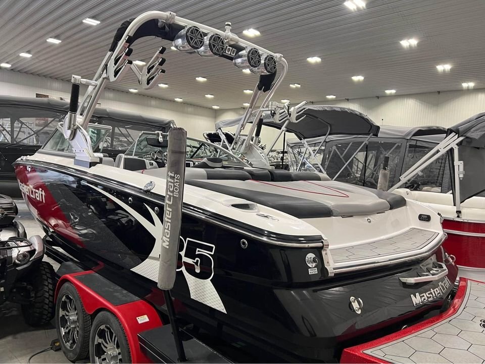 Bateau MasterCraft x35 2013 avec remorque MasterCraft Double Essieux Low Profile et moteur 6.2l Ilmore