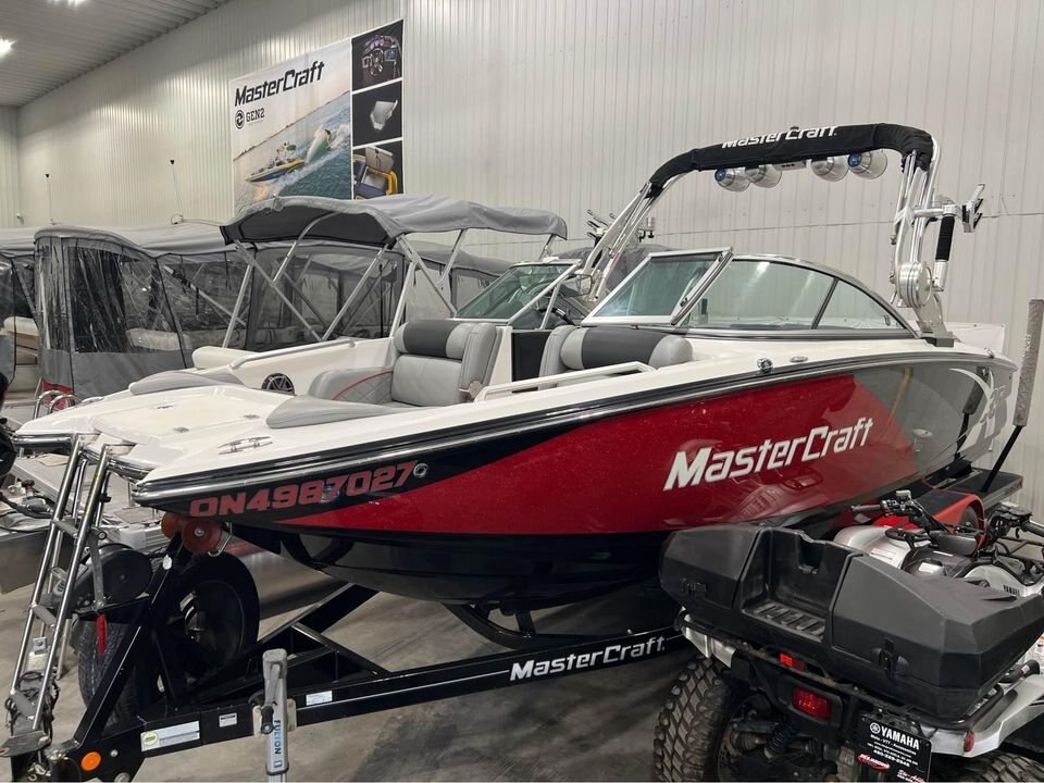 Bateau MasterCraft x35 2013 avec remorque MasterCraft Double Essieux Low Profile et moteur 6.2l Ilmore