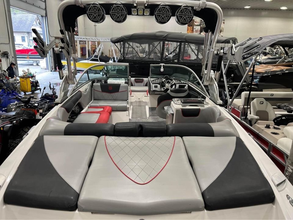 Bateau MasterCraft x35 2013 avec remorque MasterCraft Double Essieux Low Profile et moteur 6.2l Ilmore