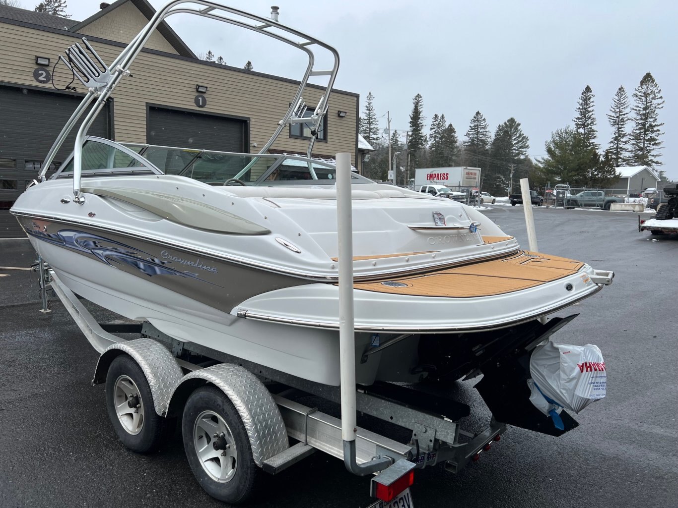 Bateau Crownline LS200 2008 avec Moteur Mercruiser 5.0l Mpi & Tour de Wakeboard Toit Bimini, Remorque Double et Sea Deck Neuf!