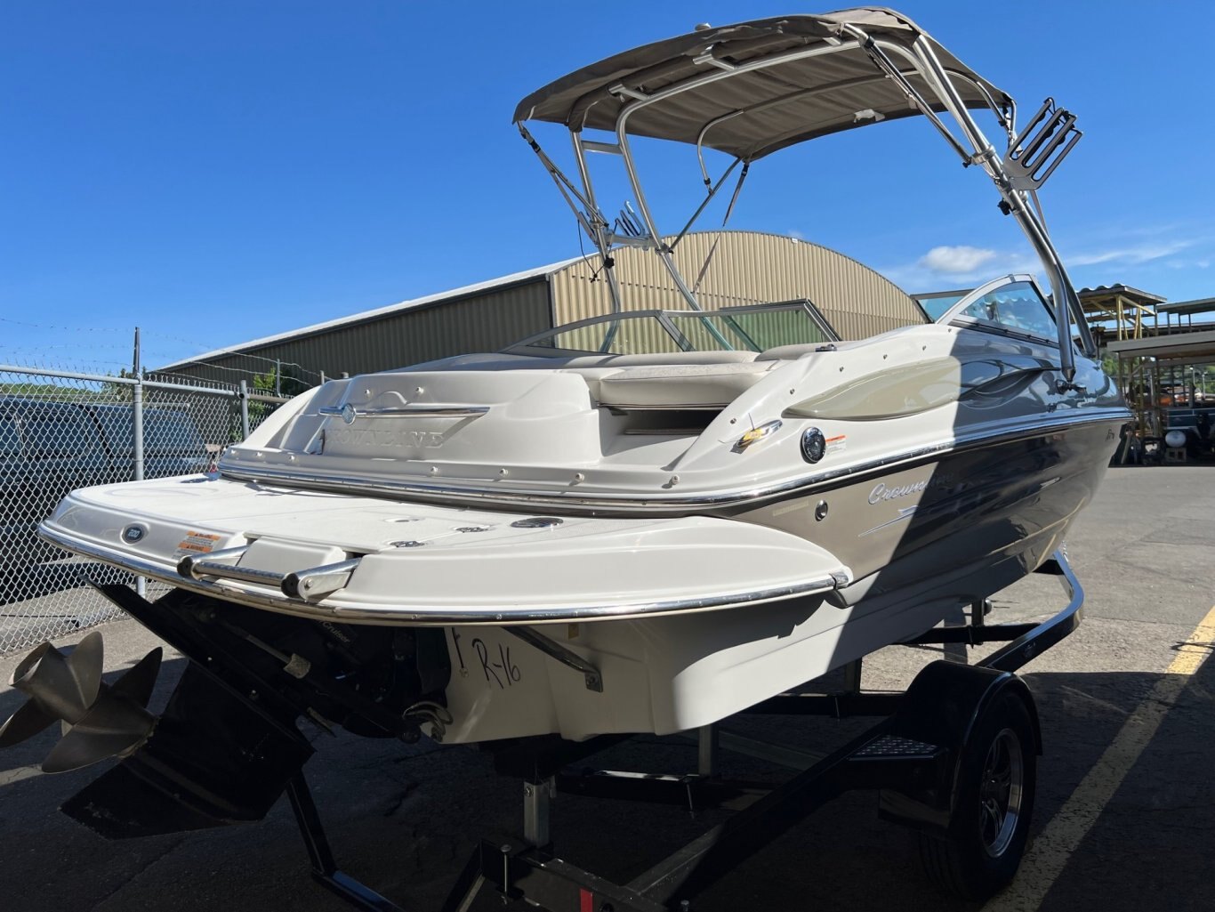 Bateau Crownline LS200 2008 avec Moteur Mercruiser 5. 0l Mpi & Tour de Wakeboard Toit Bimini