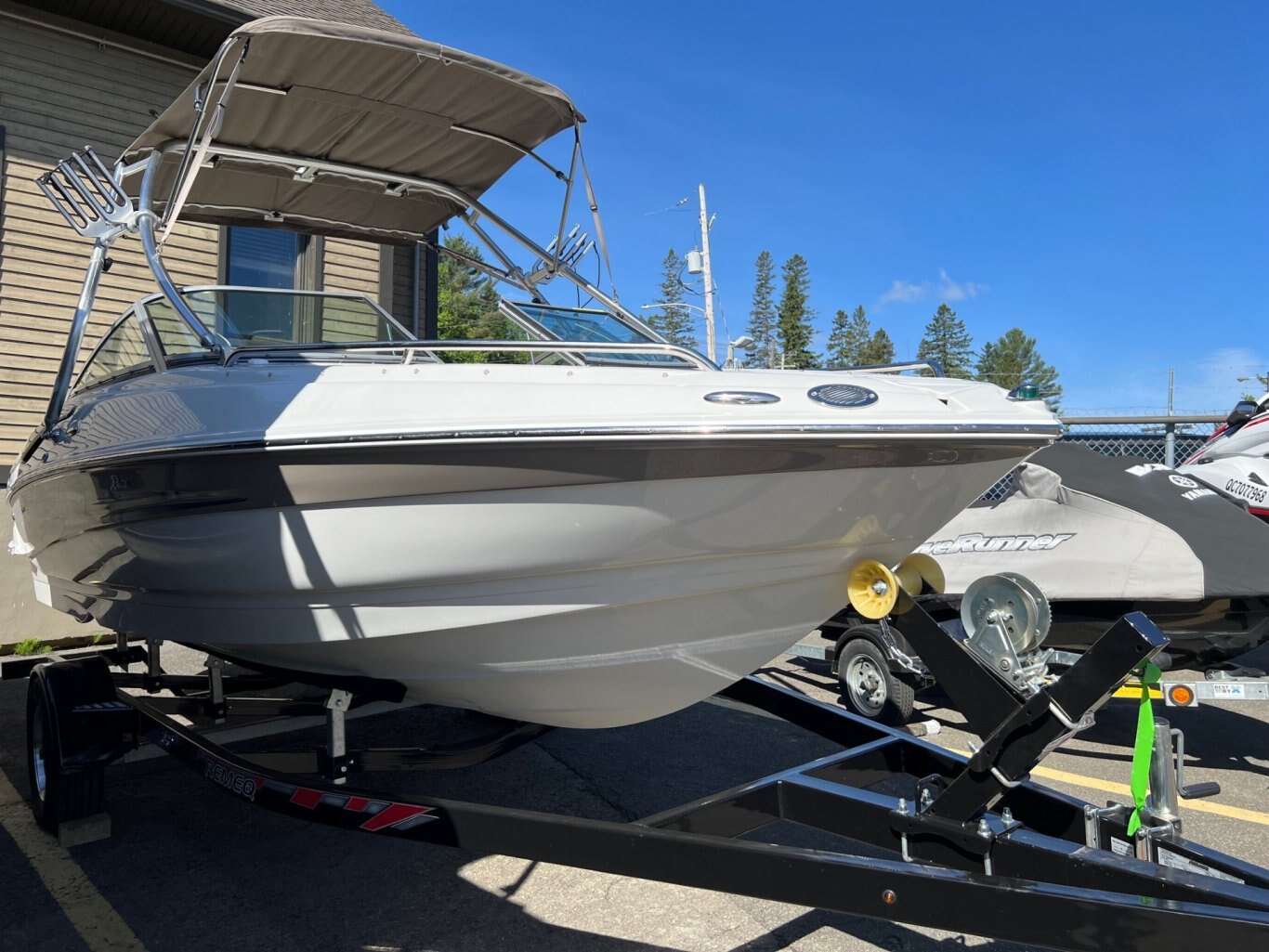 Bateau Crownline LS200 2008 avec Moteur Mercruiser 5. 0l Mpi & Tour de Wakeboard Toit Bimini