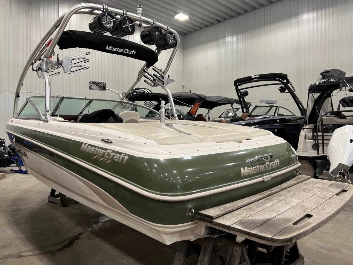 Bateau MasterCraft MariStar 210 (X10)  2004 complétéèment Équipé avec Moteur MCX 350hp