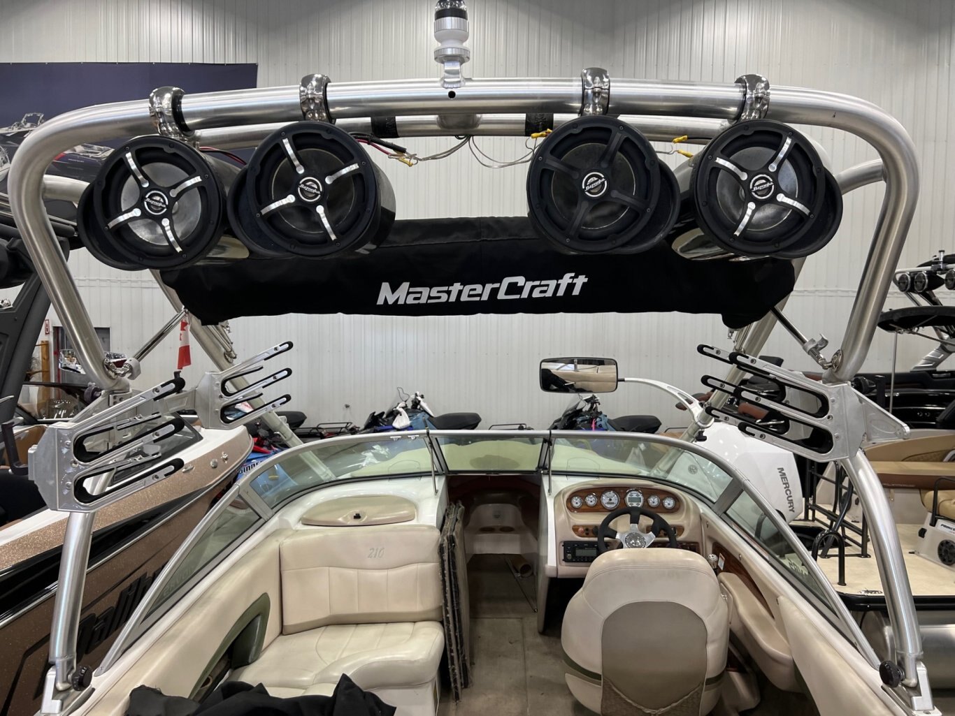 Bateau MasterCraft MariStar 210 (X10)  2004 complétéèment Équipé avec Moteur MCX 350hp