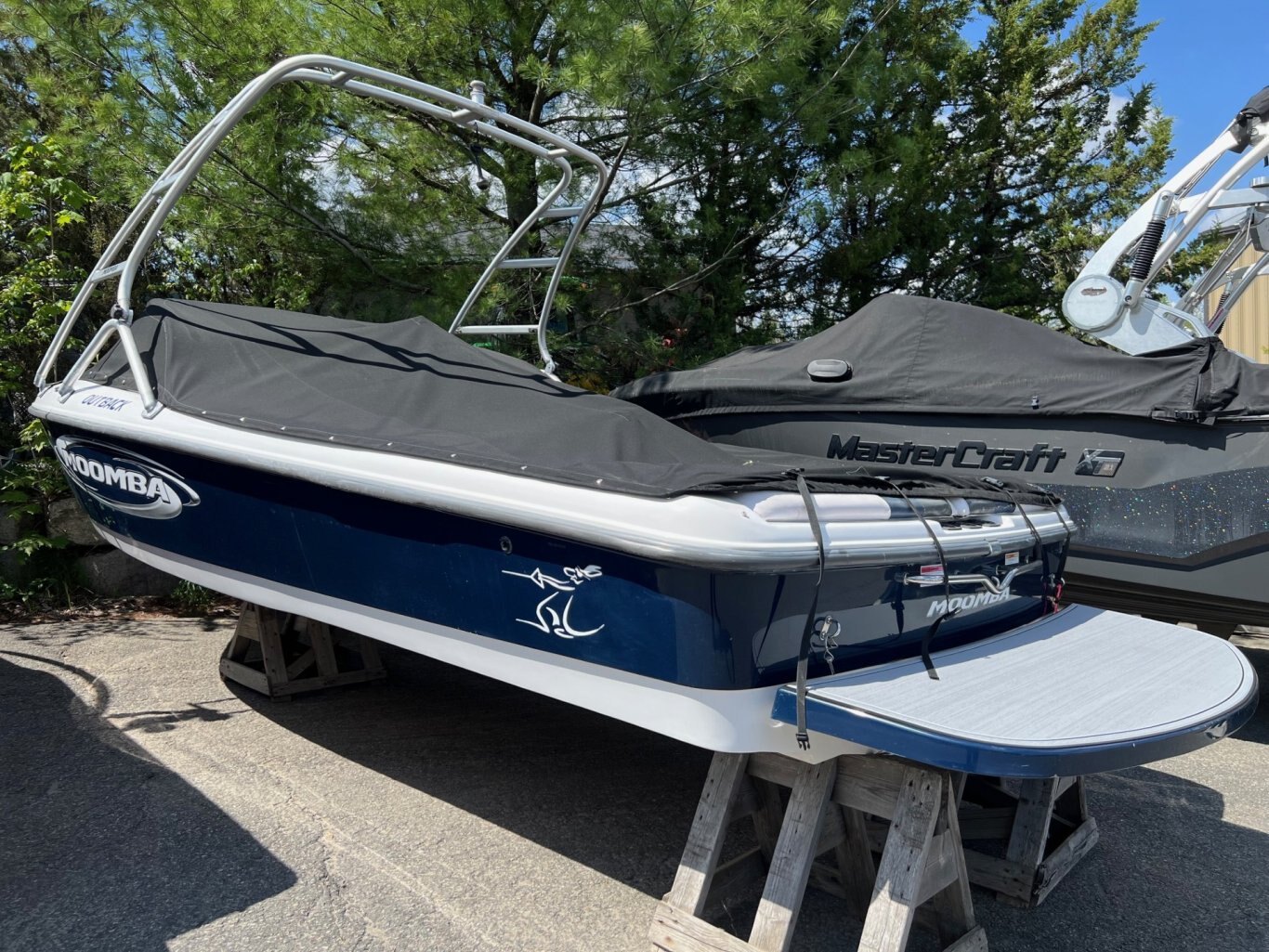 Bateau Moomba 2005 Outback 20.Pont ouvert de 6' avec visite guidée, Ballast & Bimini