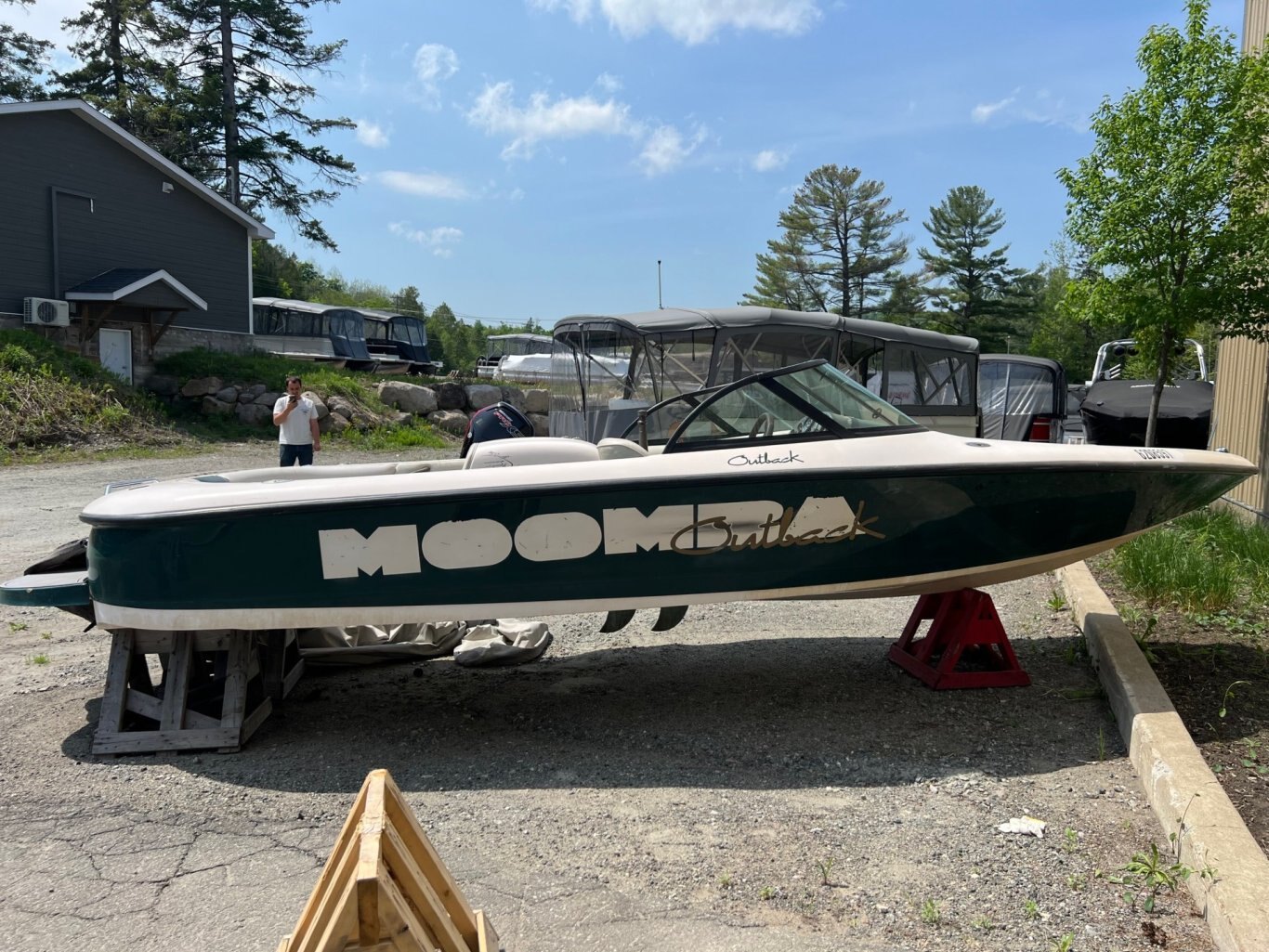 Bateau Moomba Outback 1999 OpenDeck Ski Boat avec moteur PCM 5.7l 310hp seulement 358 heures d'origine.