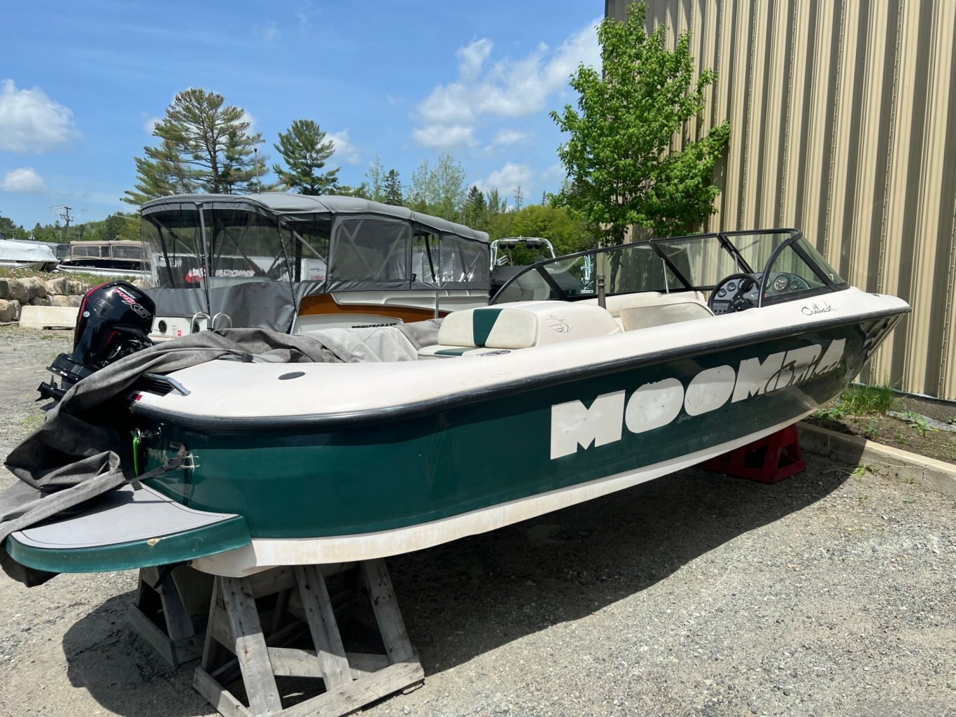 Bateau Moomba Outback 1999 OpenDeck Ski Boat avec moteur PCM 5.7l 310hp seulement 358 heures d'origine.