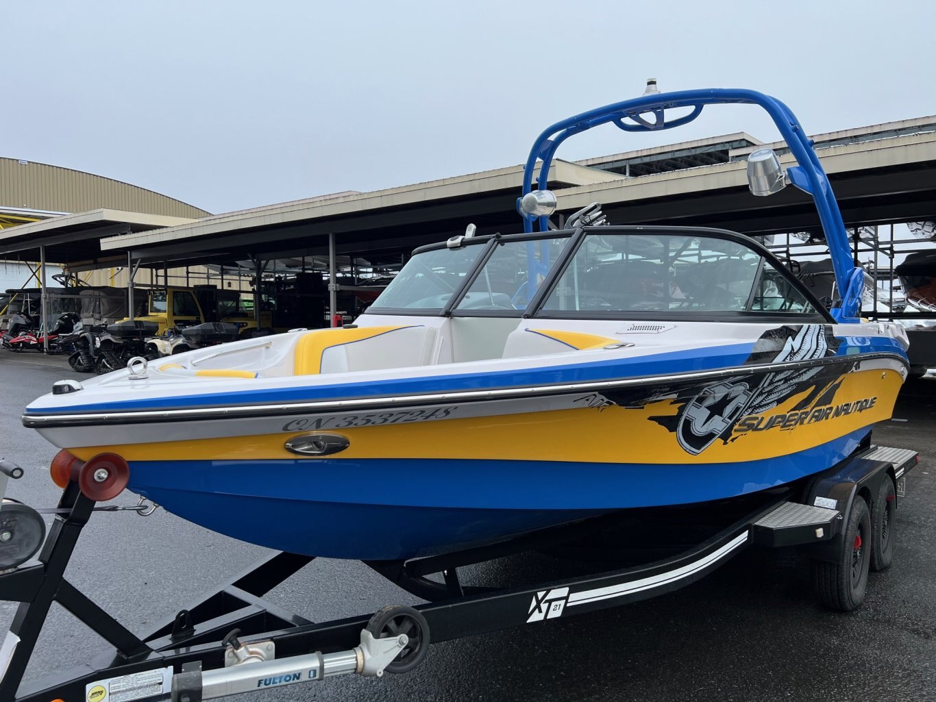 Bateau Correct Craft Super Air Nautique Team 210 2011 Bleu & Jaune Tout Équipé, Sea Deck Neuf!