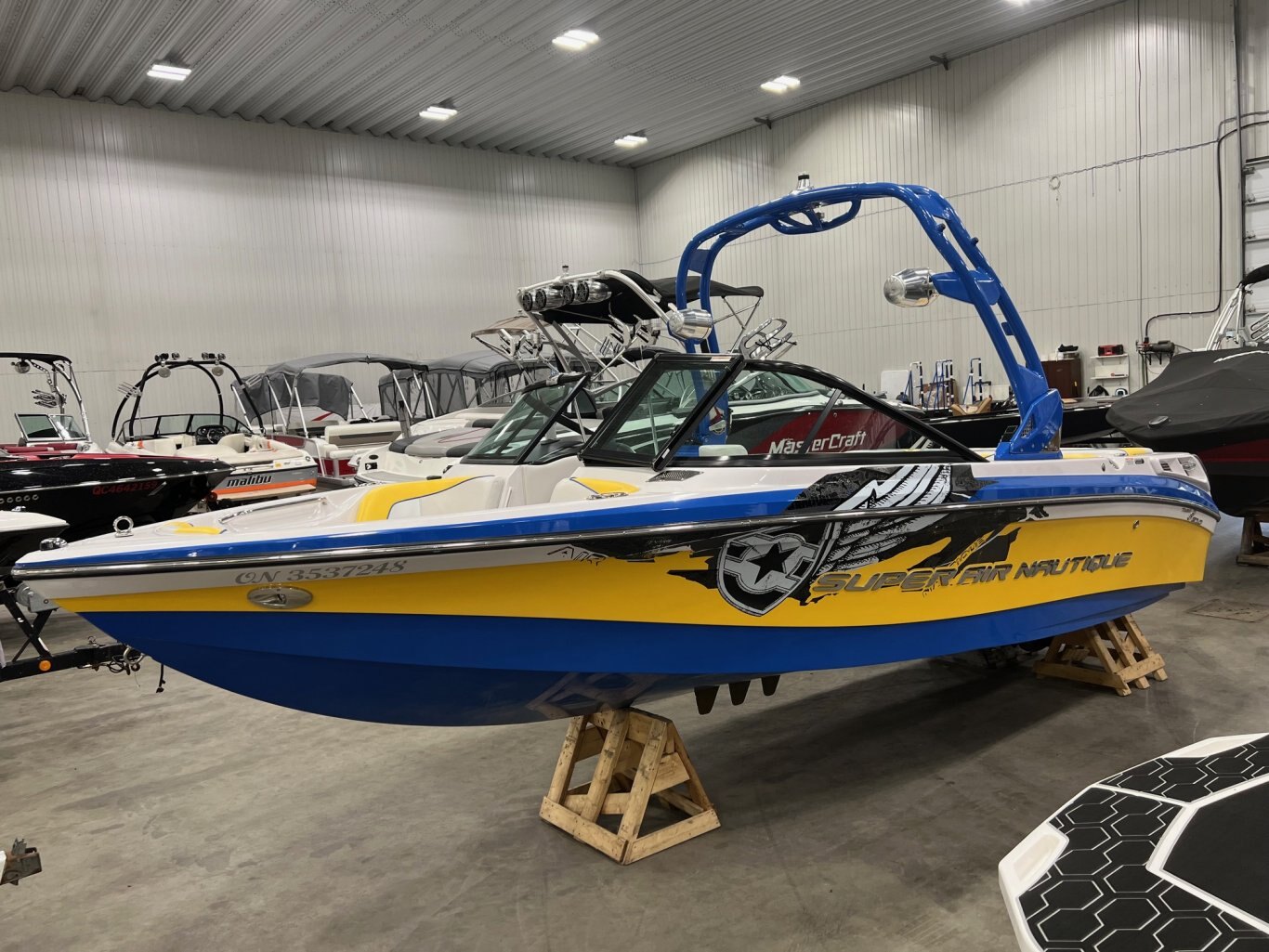 Bateau Correct Craft Super Air Nautique Team 210 2011 Bleu & Jaune Tout Équipé!