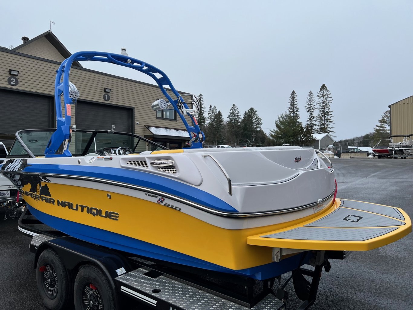 Bateau Correct Craft Super Air Nautique Team 210 2011 Bleu & Jaune Tout Équipé, Sea Deck Neuf!