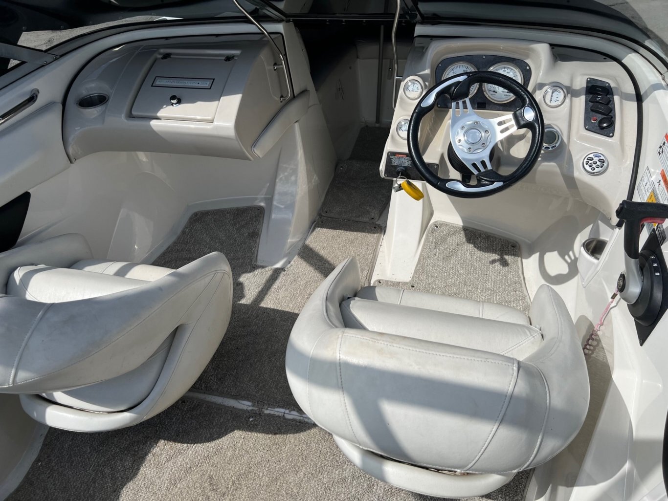 Bateau Larson Senza 186 2008 Noir, moteur Mercruiser 4.3l 190hp avec Tour Wake Roswell et Remorque Simple