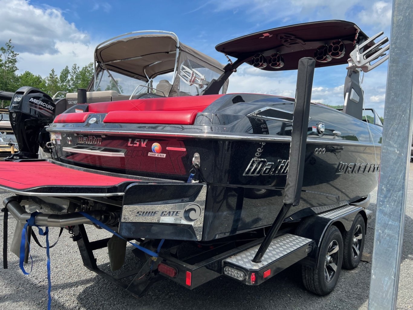 Bateau Malibu Wakesetter LSV 23 2015 avec Remorque Double, toute équipé Noir sur Rouge Surfgate seulement 227 heures